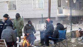 Brat i prijatelji fudbalera Kristijana Acua čekaju pored ruševina: Živ je, ne gubimo nadu