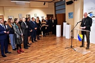 Otvorena izložba "Art Dialogue without Borders": Među autorima ambasadori, članovi njihovih porodica i osoblja ambasada