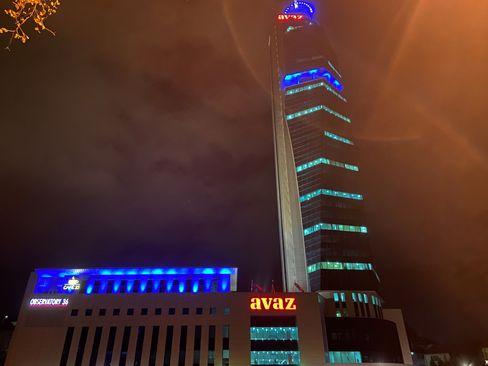 "Avaz Twist Tower" u plavoj boji - Avaz