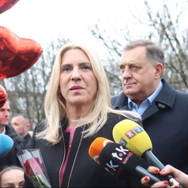 Dodik i Cvijanović dijelili cvijeće ženama u Banjoj Luci