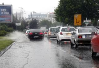 Iz BIHAMK-a upozoravaju: Vozite oprezno, mogući jaki udari vjetra