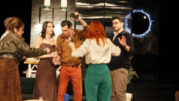 "Potpuni stranci" u Kamernom teatru - Avaz