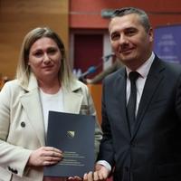 Prisustvovali ministri Dizdar i Mijatović: Potpisani ugovori za podršku očuvanju radnih mjesta 1.627 povratnika u RS