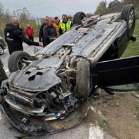 Jeziva nesreća kod Zenice: Jedna osoba poginula, automobil se prevrnuo na krov, saobraćaj obustavljen 