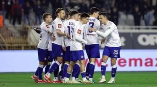 Hajduk pobjedom zasjeo na vrh HNL-a: Torcida bakljadom "zapalila" Poljud