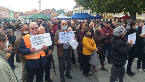 Penzioneri: Ne kupuju brodove, već hranu - Avaz