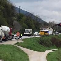 Teška nesreća kod Travnika: Sudarili se autobus i automobil, jedna osoba poginula