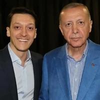 Ezil objavio fotografiju s Erdoanom i podržao ga pred izbore