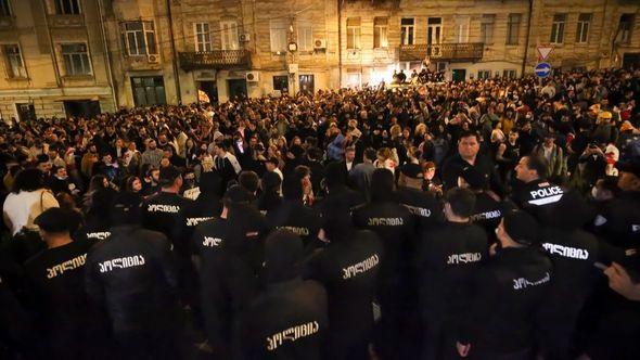 Protesti ispred gruzijskog parlamenta - Avaz