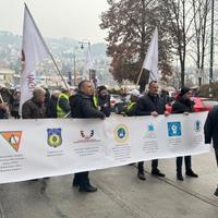 Protest članova sindikata u Sarajevu: Ovo je prva vlada koja tjera radnike na ulice