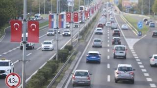 Erdoan stiže u dvodnevnu posjetu Srbiji: Beograd ukrašen zastavama Turske i Srbije