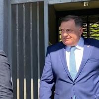 Video / Dodik napustio Sud BiH: Pristalice uzvikivale "Mile, Mile"