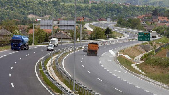 Motocikliste i bicikliste molimo da također poštuju sva saobraćajna pravila - Avaz