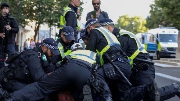 Masovni protesti u Velikoj Britaniji - Avaz