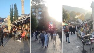 Kao usred ljeta: Sarajevo vrvi od turista, bašte kafića ispunjene