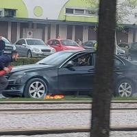 Zapalio se Mercedes u Sarajevu: Nema povrijeđenih osoba