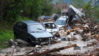 Video / Automobili na gomili, oštećene kuće i ceste