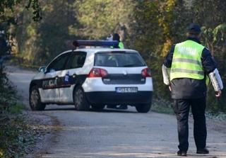 Policija na Ilidži oduzela automobil zbog neplaćenih kazni: Vozač odbacio drogu