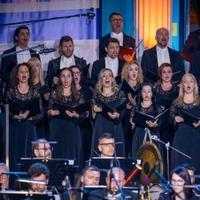 Na prepunom pozorišnom trgu Susan Sontag održan gala koncert u izvedbi solista Opere NPS i Sarajevske filharmonije