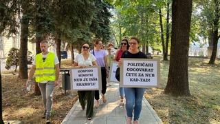 Protestna šetnja zaposlenika NUBBiH: "Ne smijemo dozvoliti da se Nacionalna biblioteka zatvori"