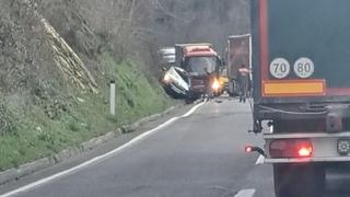 Teška saobraćajna nesreća kod Jajca: Četiri osobe povrijeđene