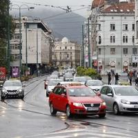 Kolovoz mjestimično mokar ili vlažan na većini putnih pravaca