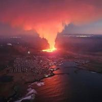 Video / Eruptirao vulkan na Islandu: Lava se izlila na grad i guta kuće 