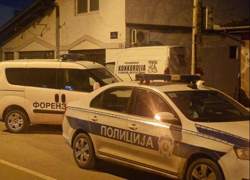 Policija i forenzika ispred kuće - Avaz