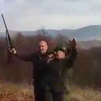 Video / Komandir PS Maglaj u delirijumu: "Pogodila" ga pjesma, pa počeo da puca iz puške