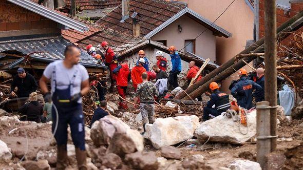 Brojne spasilačke ekipe na terenu - Avaz