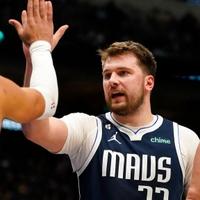 Mavericks All-Star Doncic leaves game with ankle injury