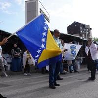 U toku kontraprotest na Alipašinom Polju: Okupilo se nekoliko desetina građana