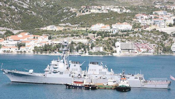 Brod "USS Roosevelt" u Neumskom zaljevu - Avaz