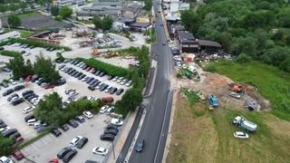 U toku završni radovi u ulici Džemala Bijedića, počelo rušenje objekata na budućem kružnom toku kod Grasa