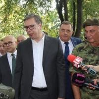 Vučić na prikazu vojnog naoružanja poručio: Nećemo da pripadamo nijednom bloku