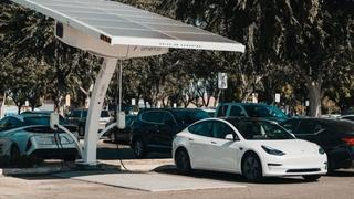 Tržišna vrijednost proizvođača električnih automobila Tesla dostigla trilion dolara