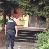 Video / Policija ispred zgrade u Sarajevu gdje se sumnja da je ubijena žena