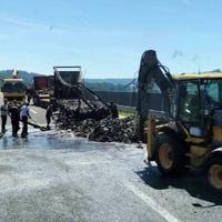 Oglasila se policija o požaru na autoputu u BiH: Gorio kamion, otklanja se otpad