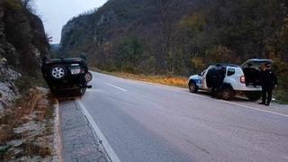 Saobraćajna nesreća kod Rogatice: Vozilo završilo na krovu, jedna osoba povrijeđena