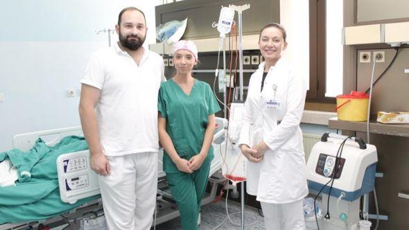 Dr. Rovčanin i dr. Ljubović s medicinskom sestrom - Avaz