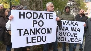 Stanovnici Vogošće ponovo ostali bez grijanja, ogorčeno pitaju:  "Može li premijer Uk prestati da se slika i početi da radi?"