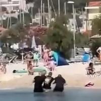 Haos na plaži u Hrvatskoj: Muškarac urlao, prijetio nožem i ukrao motor pa uletio u more