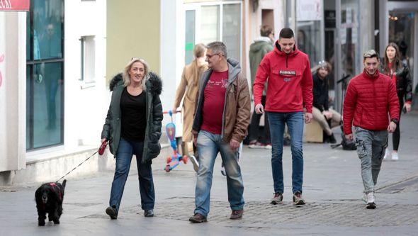 Šetnja glavnim trgom - Avaz