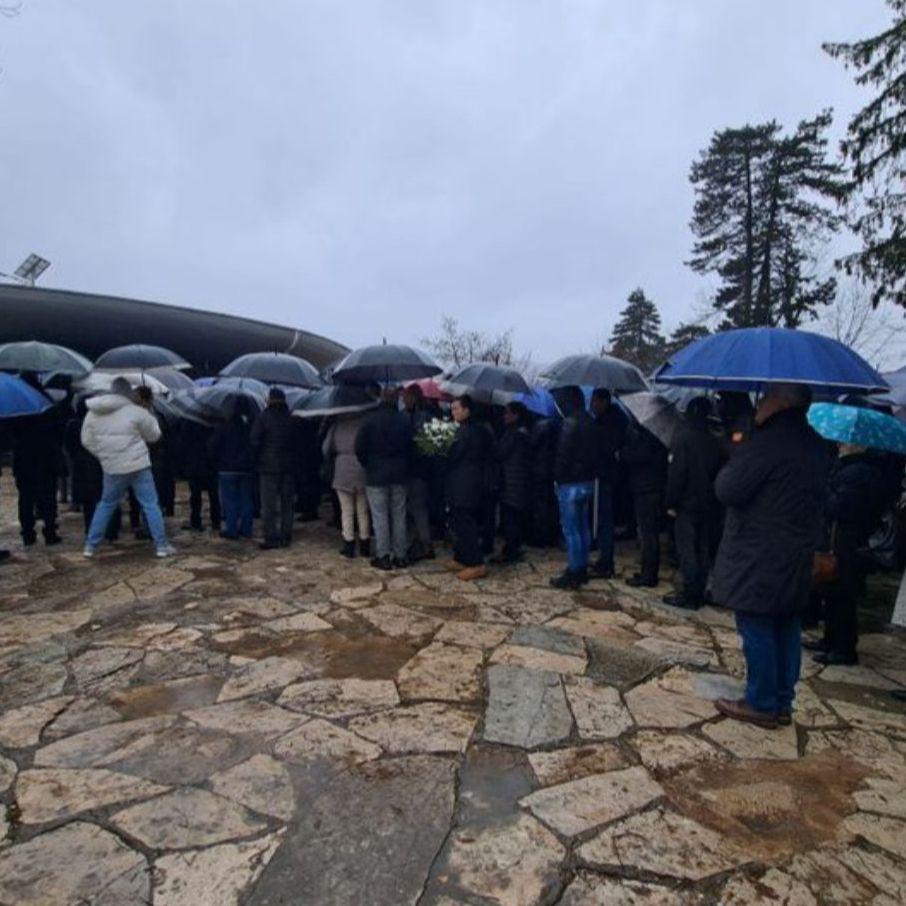 Na sahrani dječaka ubijenih na Cetinju čuju se samo jecaji