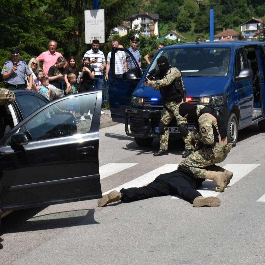 Organizirana pokazna vježba i smotra pripadnika MUP-a BPK Goražde