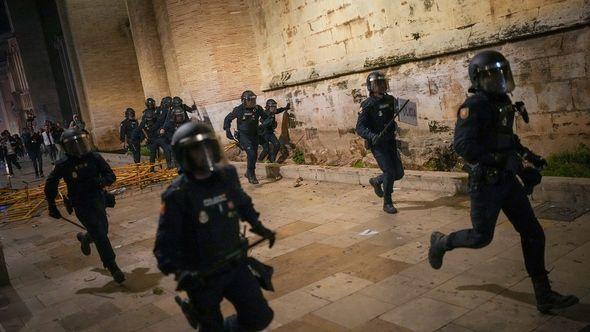 Policija na demonstracijama - Avaz