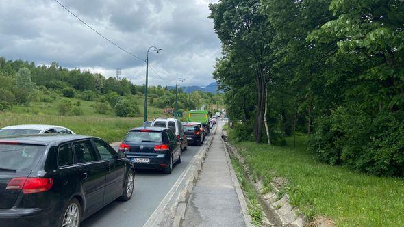 Kilometarske gužve zbog izvođenja radova - Avaz