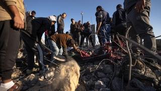 Palestinci koji su se vraćali kući, ubijeni u izraelskim zračnim napadima na sjeveru Gaze