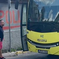 Video / Svirao mu vozač autobusa, pa poludio:  Šta sviraš koje pi*** materine, pu** ku***, je**m ti mater