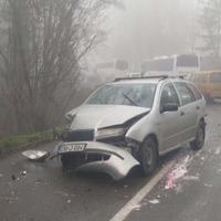 Teška nesreća kod Tuzle: Učestvovala dva automobila i autobus, ima povrijeđenih